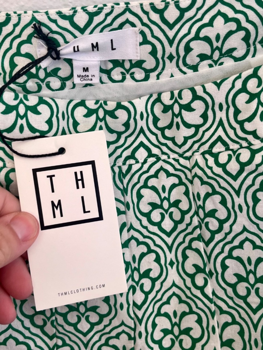 NWT THML Anthropologie Green White Fleur de Lis Print Pleated Skirt Size Medium - Picture 4 of 9